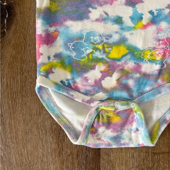 Boy Meets Girl Rainbow Tie Dye Care Bear Onesie Size: 9 months| Summer, Hippie - Picture 4 of 12